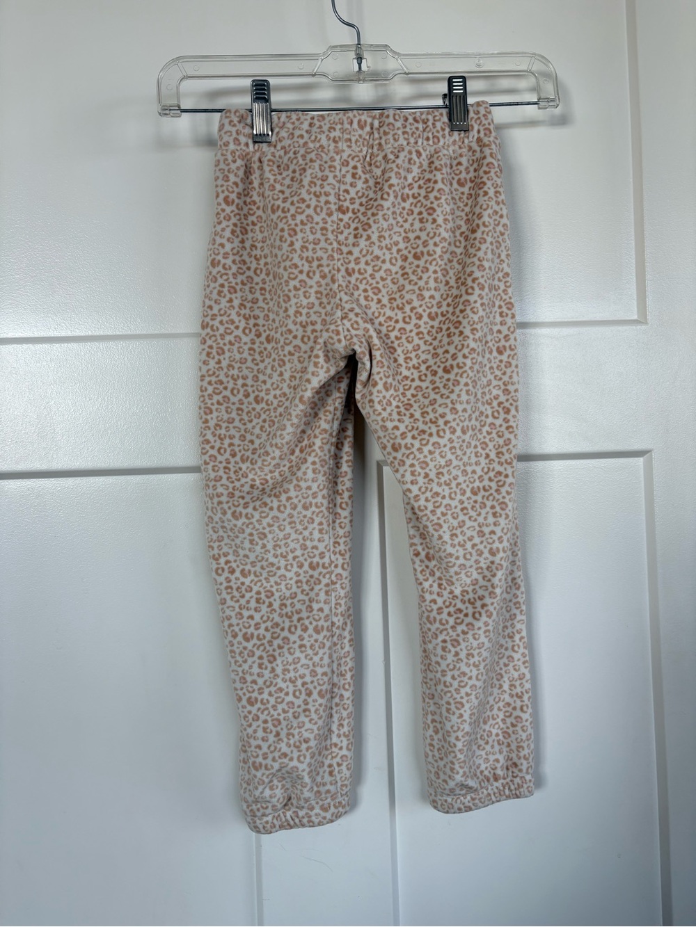 Cat & Jack Girls' Pink Leopard Print Ruffle Sweatshirt and Sweatpants Size: 5T - Picture 9 of 15